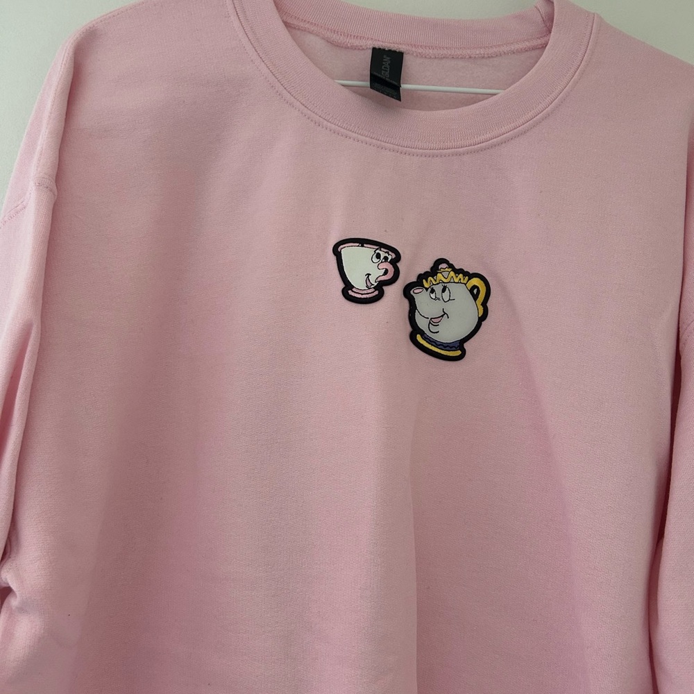 🌹baby pink beauty and the beast disney patch crewneck